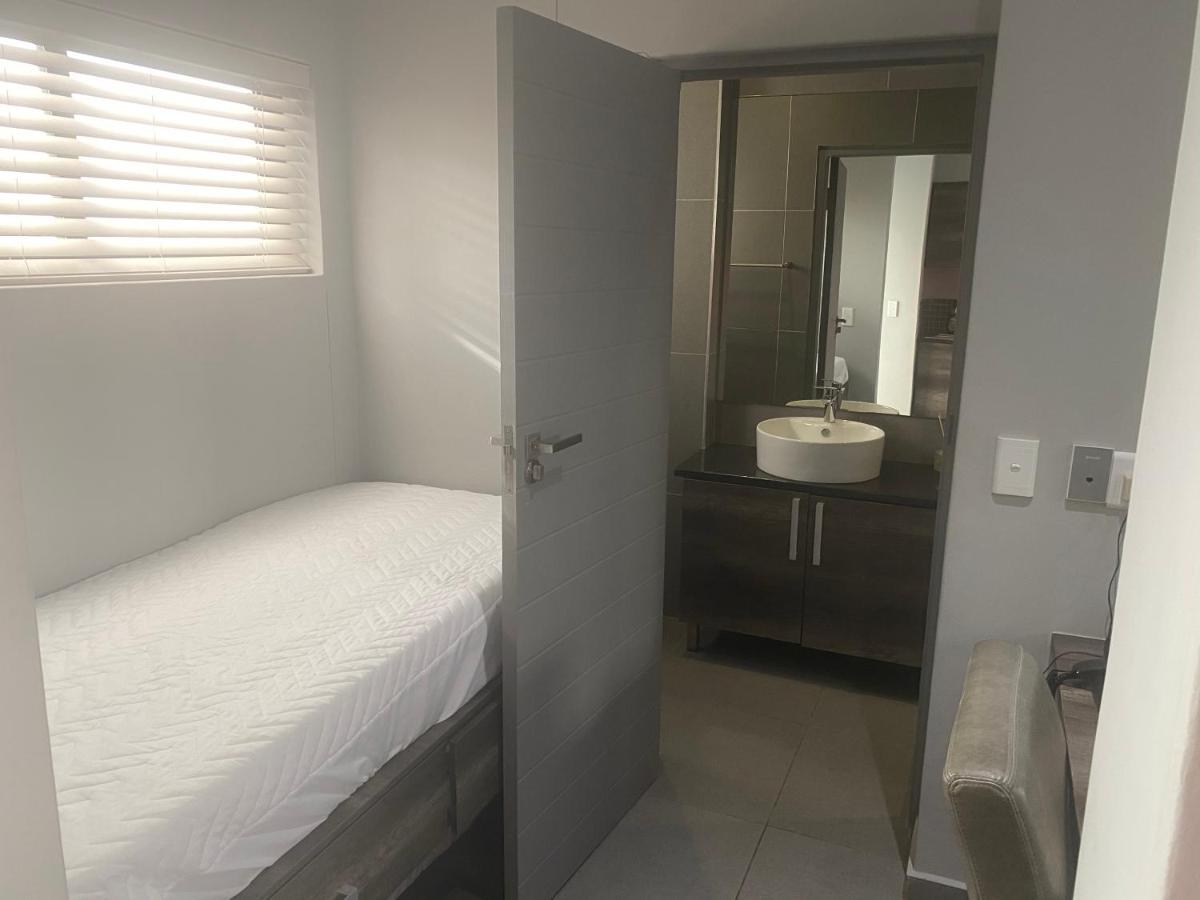 Apartment 32, Bay View Suites Langstrand ภายนอก รูปภาพ