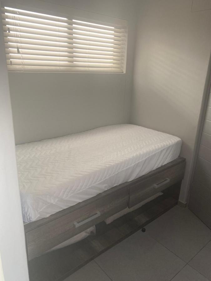 Apartment 32, Bay View Suites Langstrand ภายนอก รูปภาพ